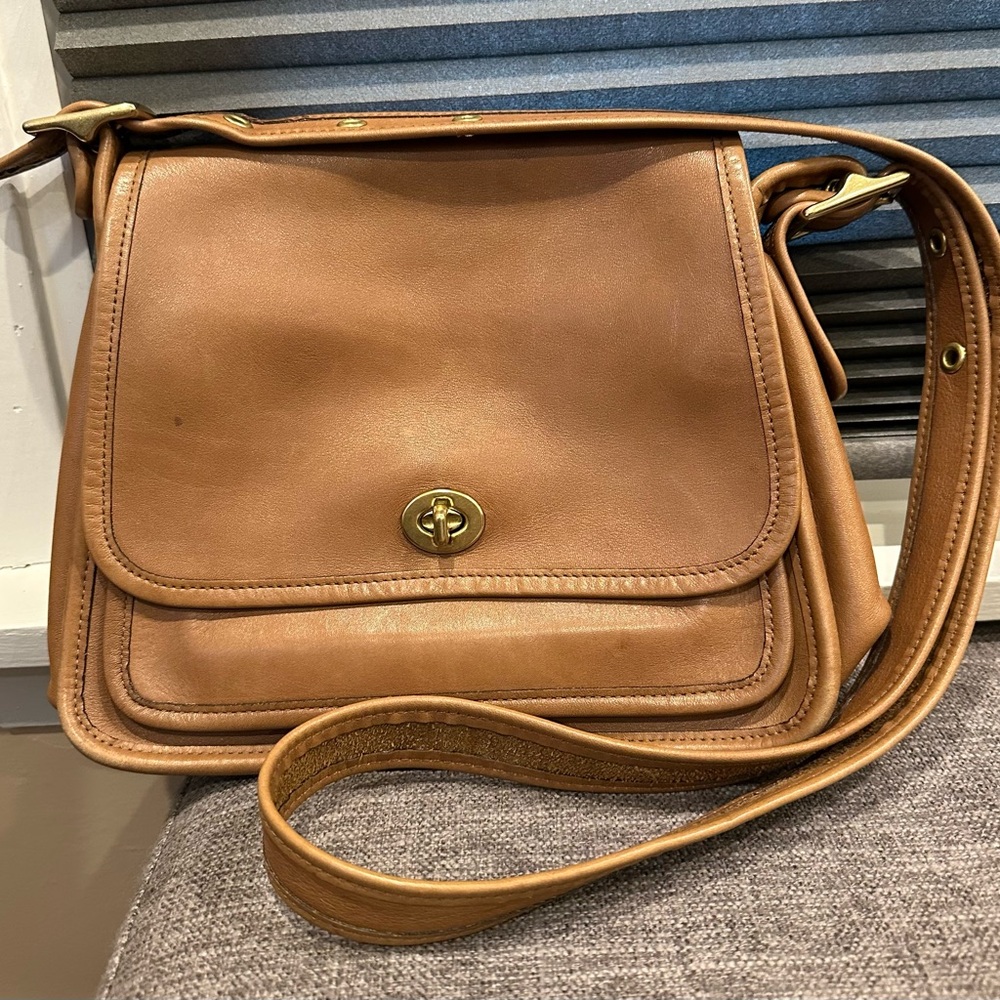 Vintage Coach Rambler crossbody, beautiful condition